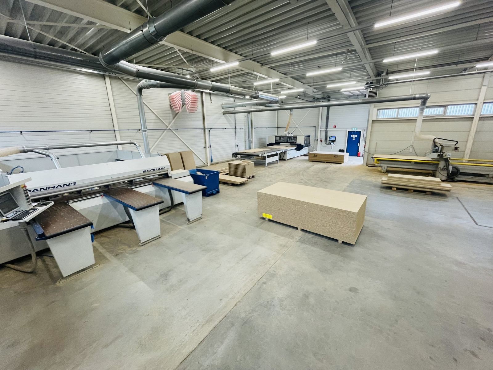 De opdeelzaag in de werkplaats van Lenselink in Beringe